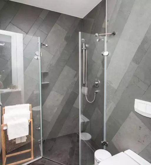 Hotelli Pensiunea Art 1000