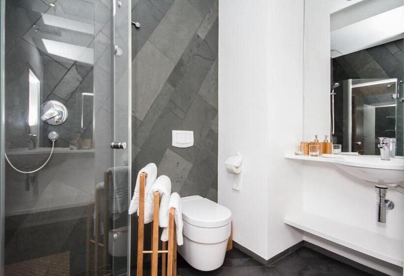 ホテル Pensiunea Art 1000