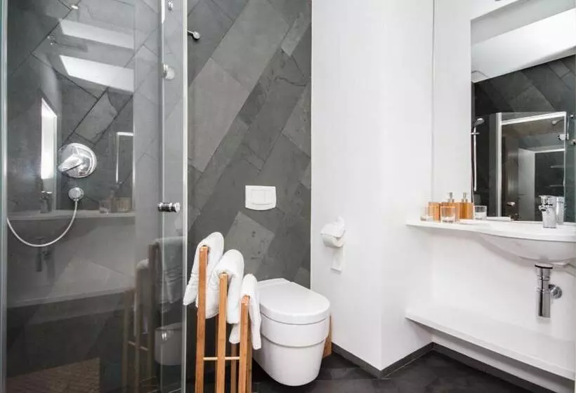 Hotelli Pensiunea Art 1000