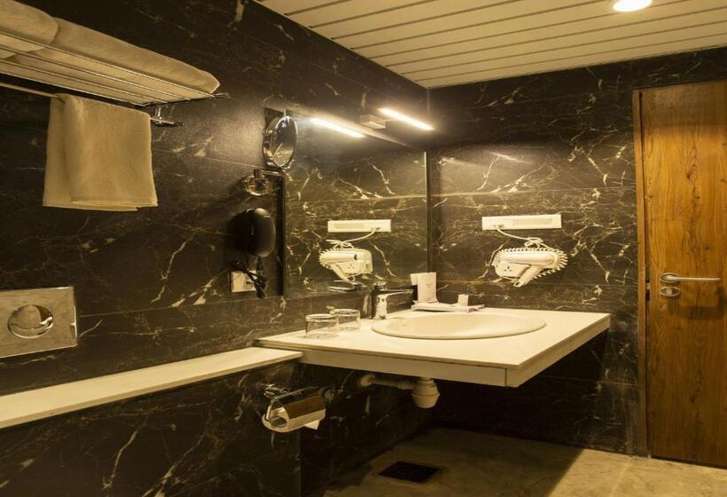 בית מלון כפרי Sarovar Portico Somnath