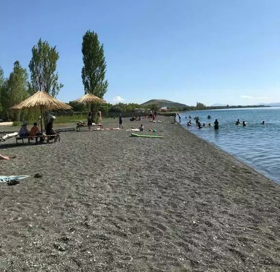 Hotelli Today , Խաղաղության լողափ
