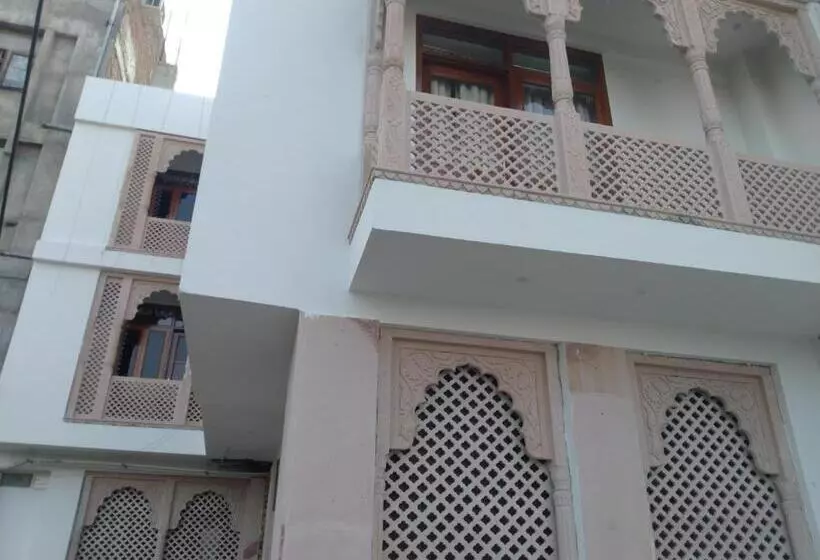 هتل Tourist Inn