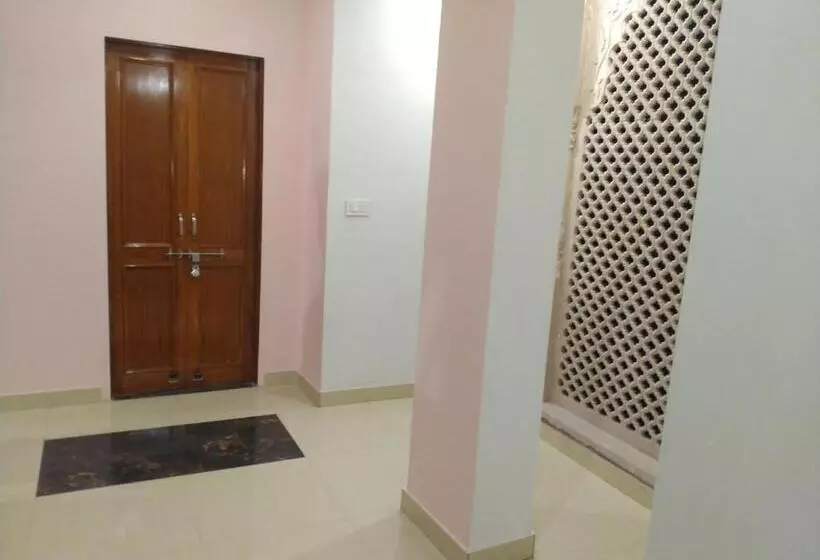 هتل Tourist Inn