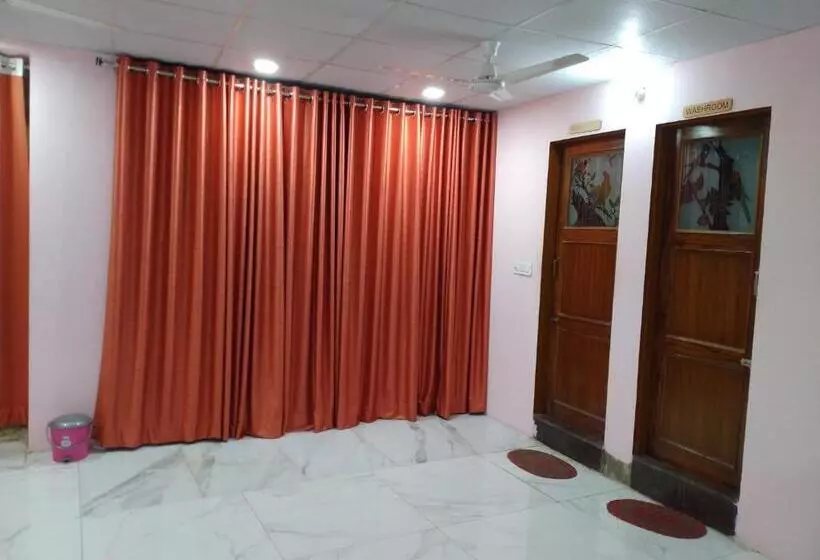 هتل Tourist Inn