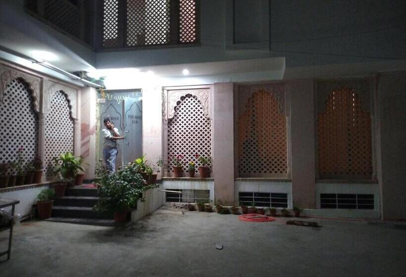 בית מלון כפרי Tourist Inn