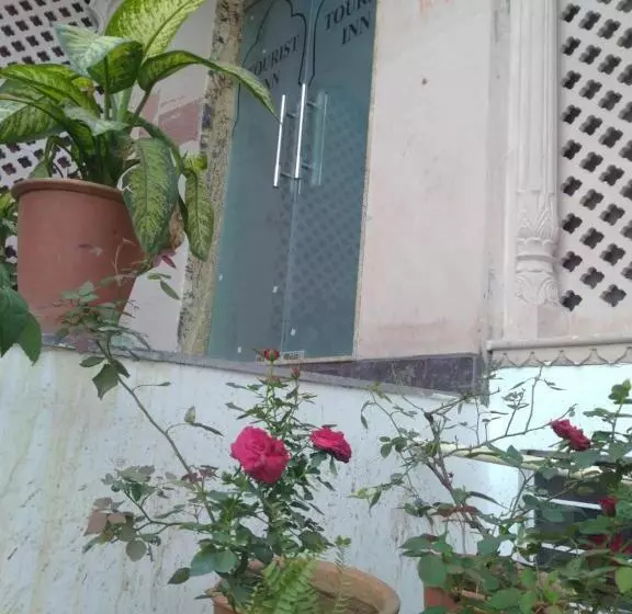 هتل Tourist Inn
