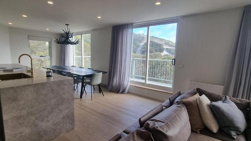 Cedarwood Apartments