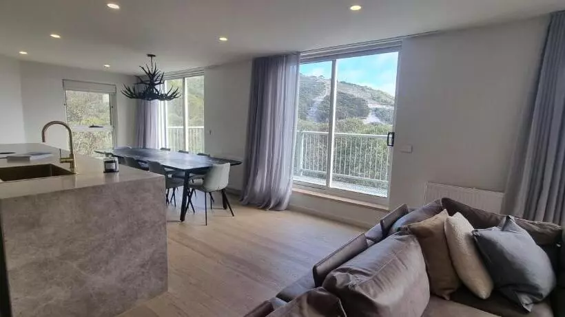 Cedarwood Apartments