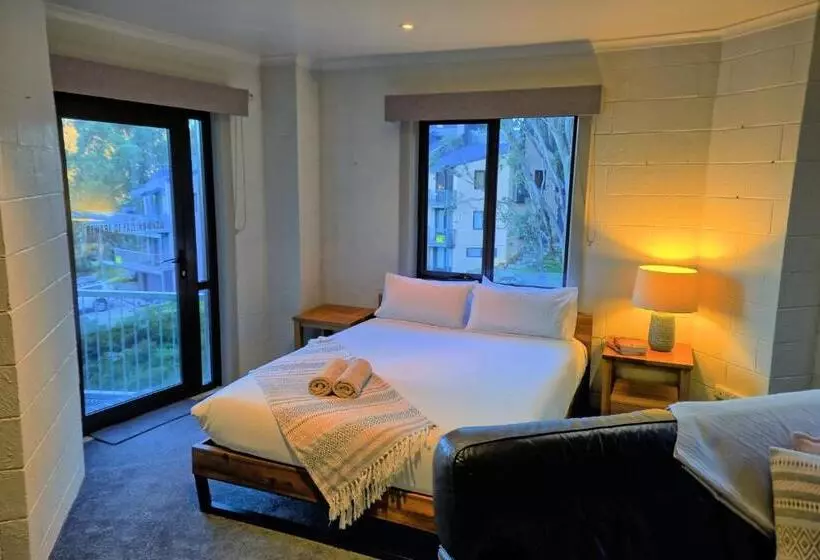 Cedarwood Apartments