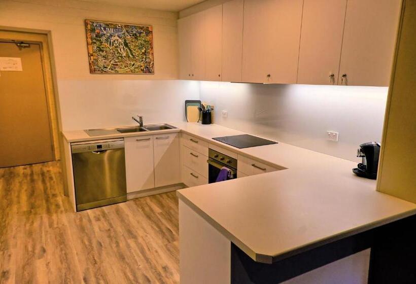 Cedarwood Apartments