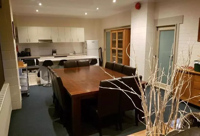 Cedarwood Apartments