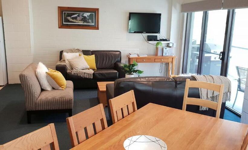 Cedarwood Apartments