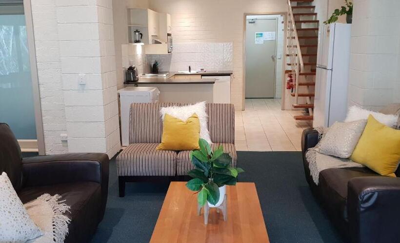 Cedarwood Apartments