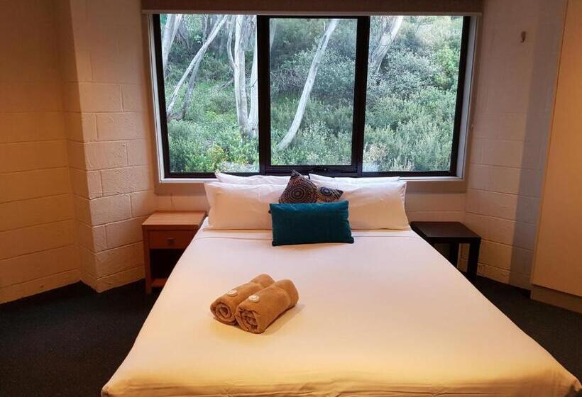 Cedarwood Apartments