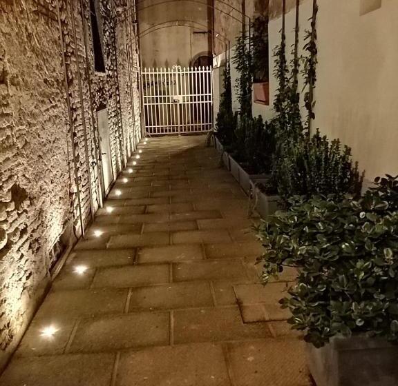 مسافرخانه Palazzo 42 Boutique Hotel & Suites