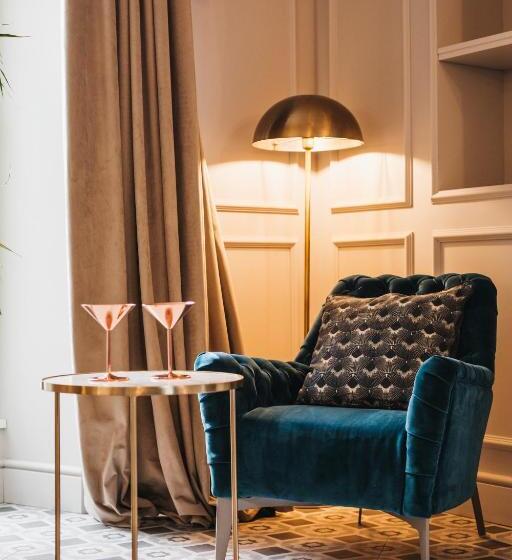 مسافرخانه Palazzo 42 Boutique Hotel & Suites