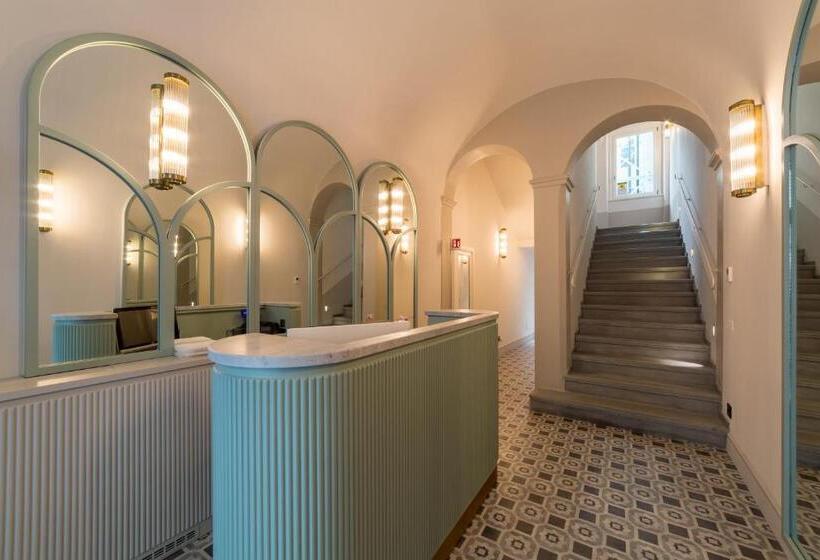 مسافرخانه Palazzo 42 Boutique Hotel & Suites