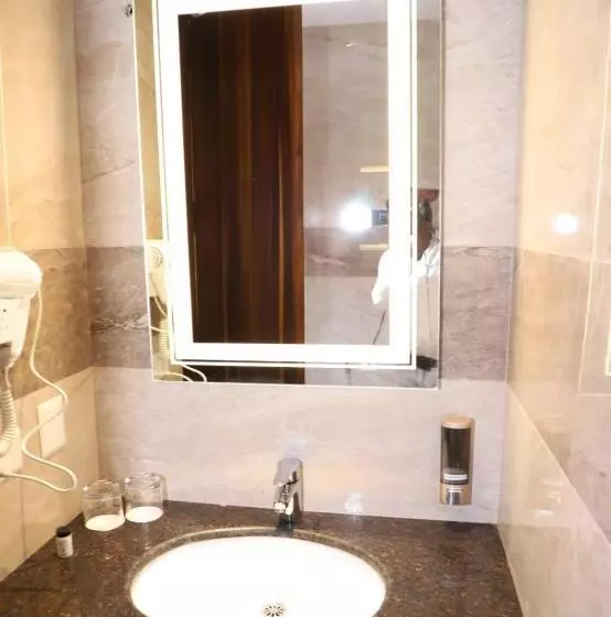 ホテル Geeta Sarovar Portico Panipat