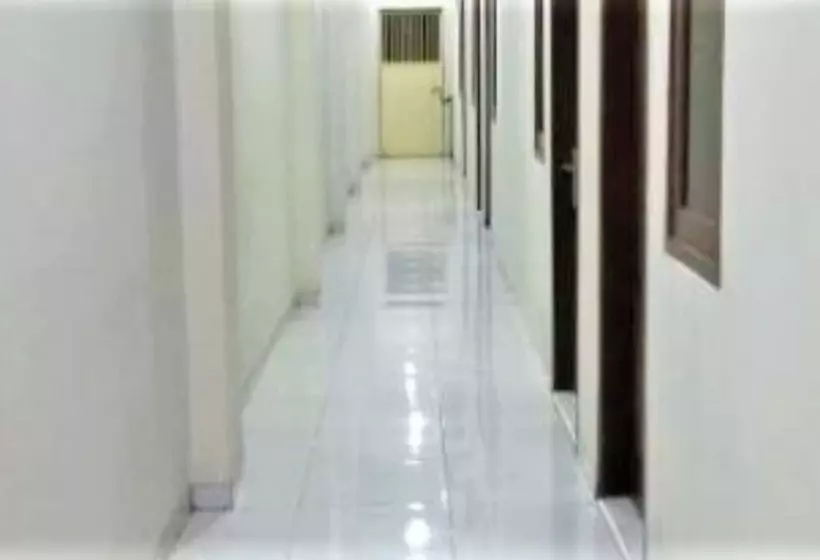 Hotelli Inn Losmen Buwono City