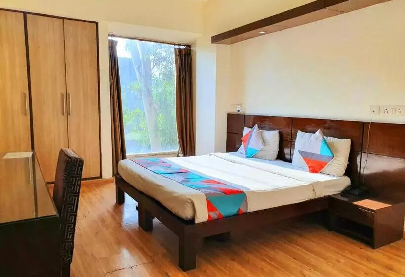 Merriment Hotel Sec 31