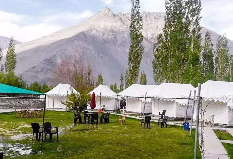 Hotelli Paradise North Camp