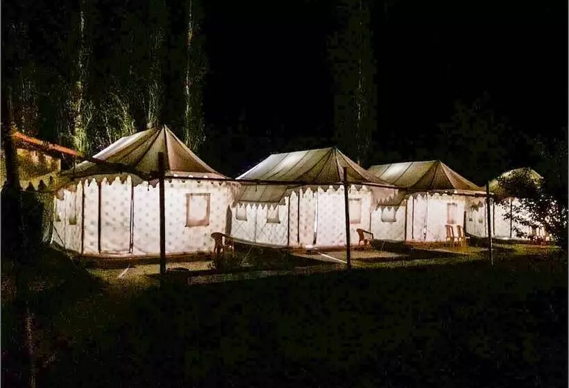 Hotelli Paradise North Camp