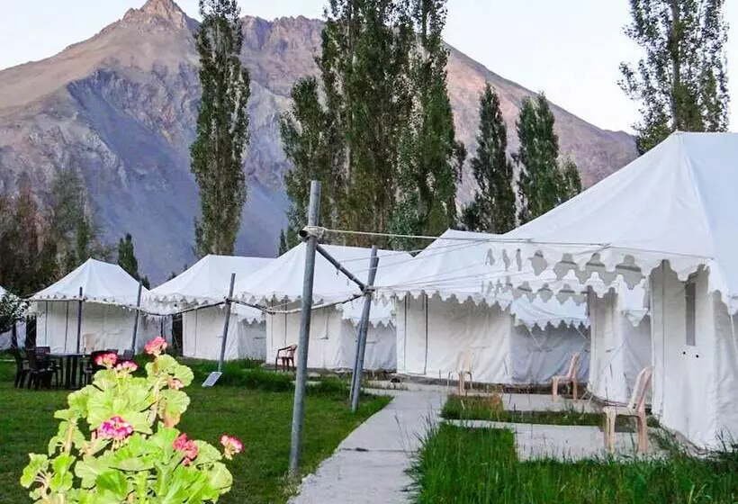 Hotelli Paradise North Camp