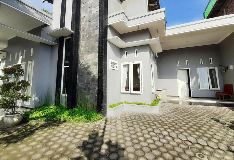 Отель Villa Monesa Tretes