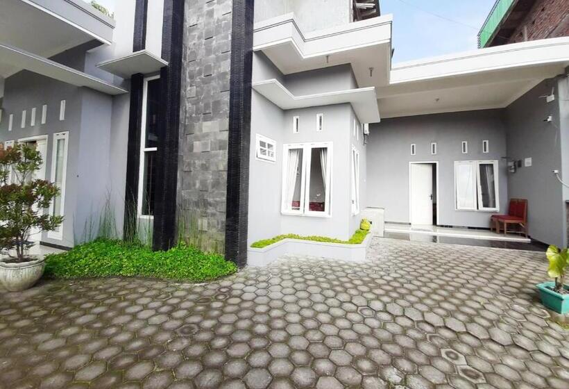 Отель Villa Monesa Tretes