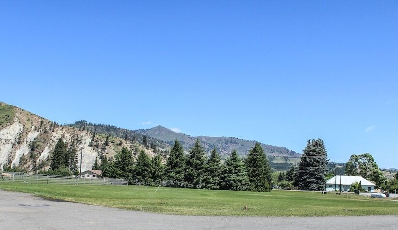 فندق على الطريق Wedge Mountain Inn