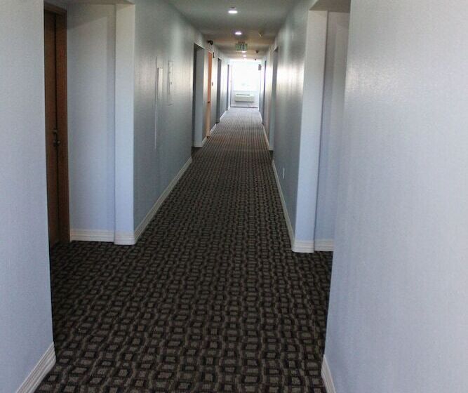 فندق على الطريق Wedge Mountain Inn