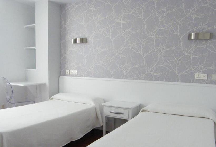 پانسیون Hostal Valadares