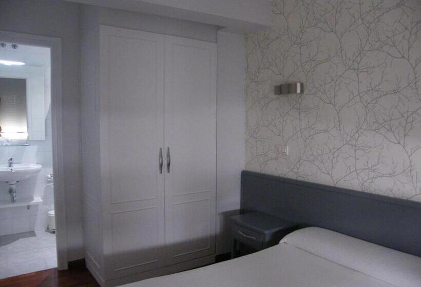 پانسیون Hostal Valadares