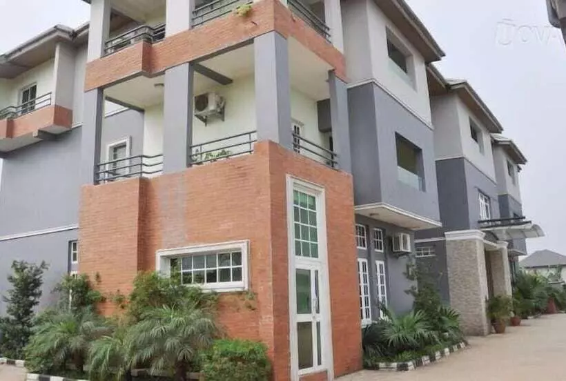 هتل Denami Suites