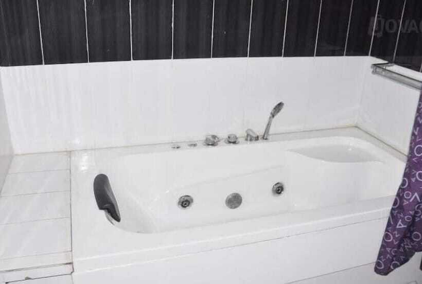 هتل Denami Suites