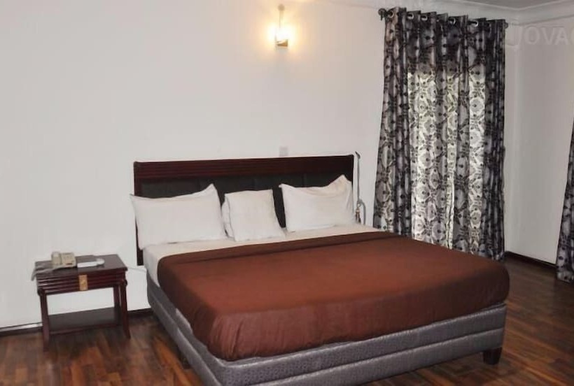 هتل Denami Suites