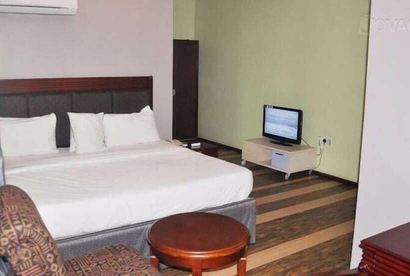 هتل Denami Suites