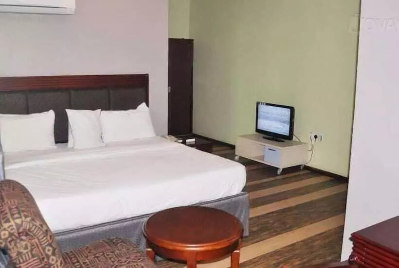هتل Denami Suites