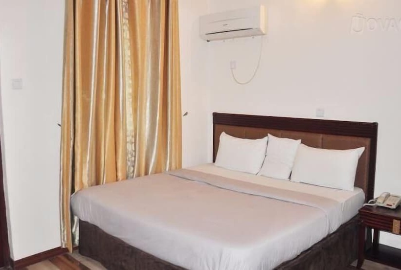 هتل Denami Suites