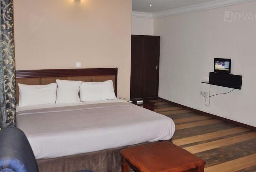 هتل Denami Suites