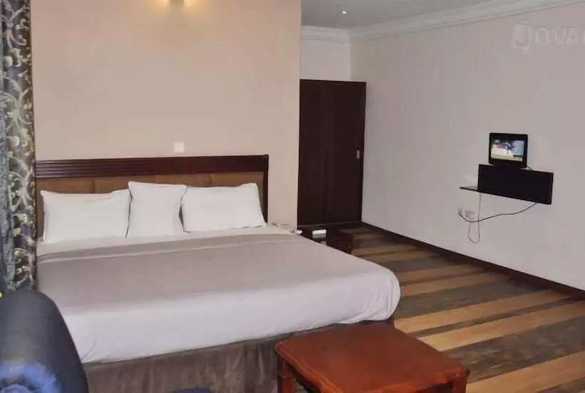 هتل Denami Suites