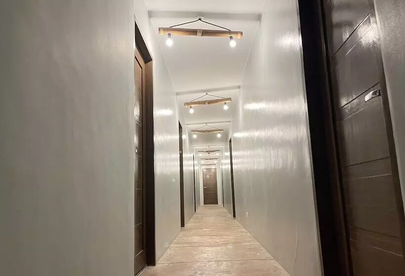 Outpost Hostel   Coron   Adults Only