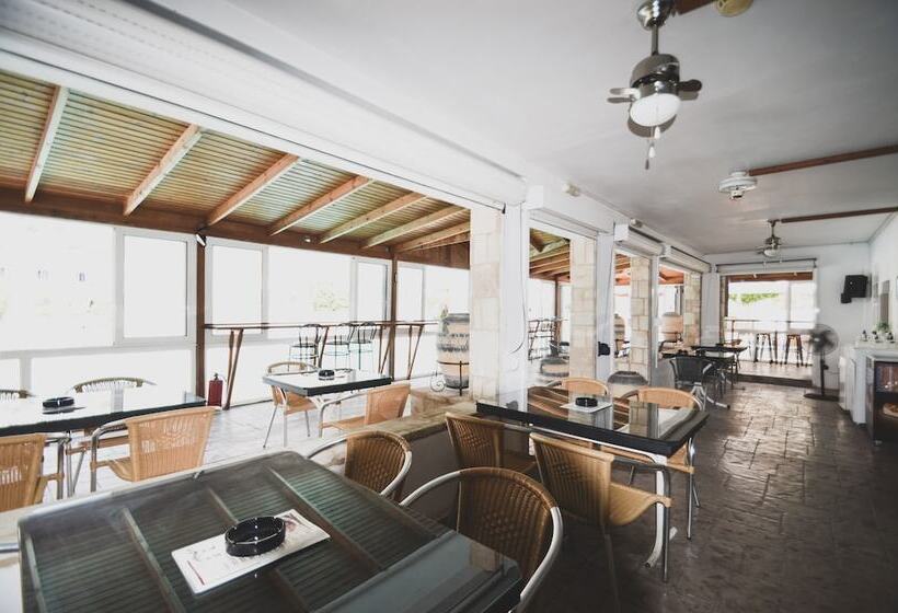 Coliseum Studios & Apartments