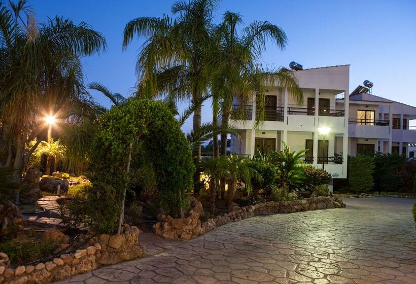 Coliseum Studios & Apartments