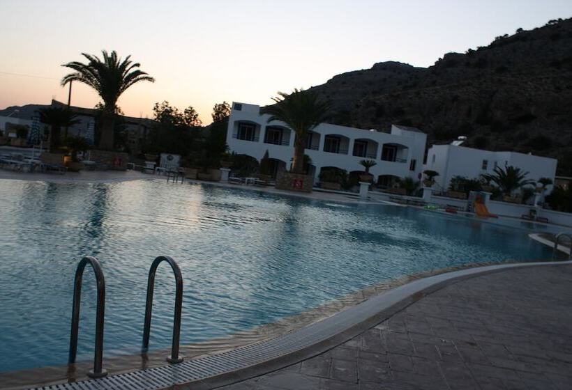 Coliseum Studios & Apartments