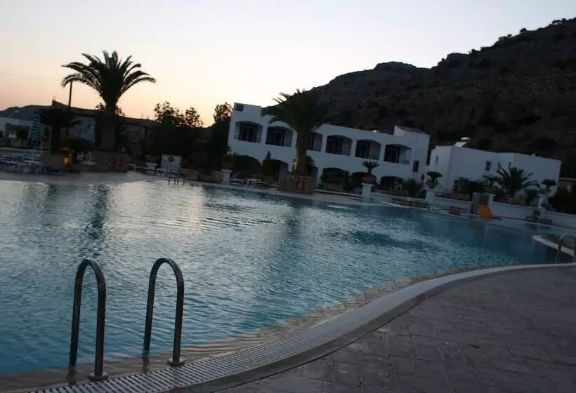 Coliseum Studios & Apartments