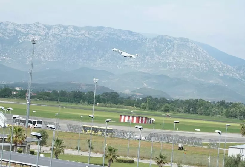 호텔 Airport Tirana