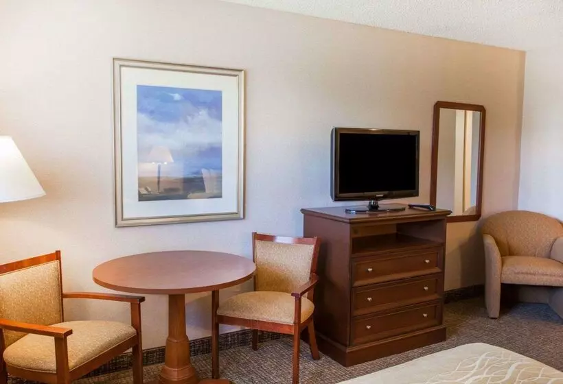 בית מלון כפרי Quality Inn Kirkland