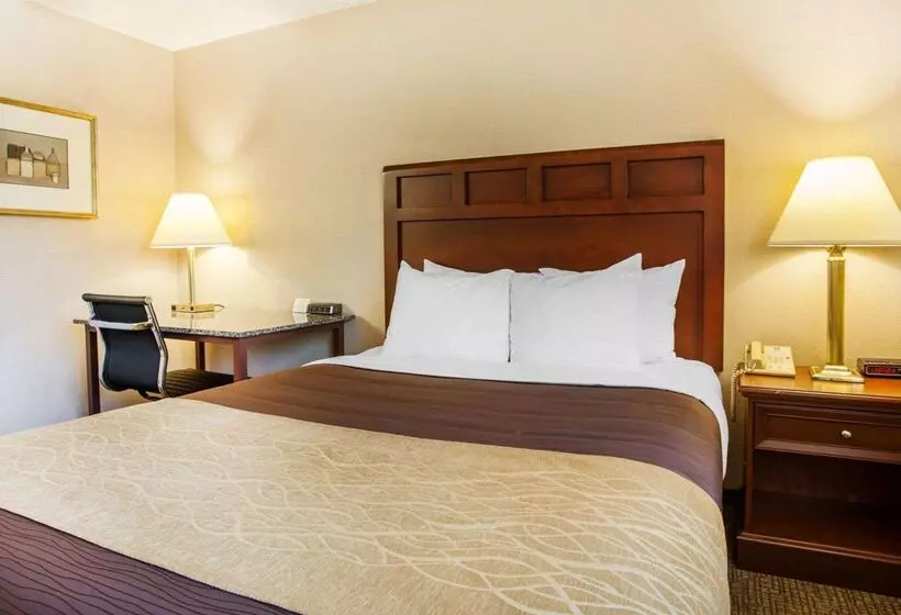 בית מלון כפרי Quality Inn Kirkland