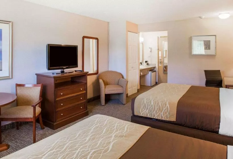 בית מלון כפרי Quality Inn Kirkland